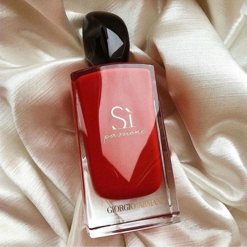 Giorgio Armani Sì Passione Eau De Parfum - Picture 2 of 2